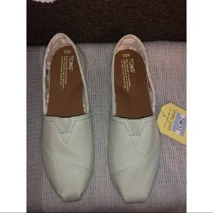 TOMS Classic Canvas Shoes in Mint Size 8.5